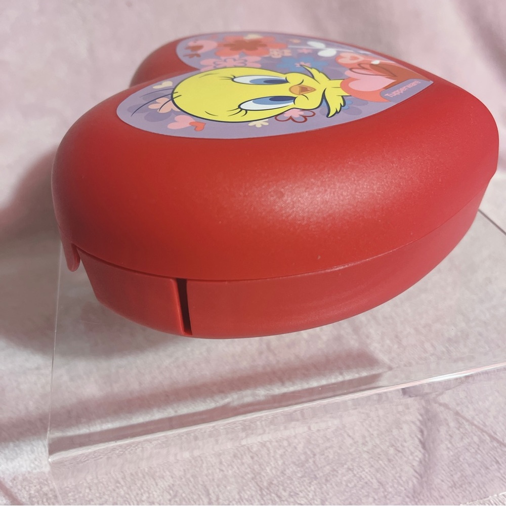 Tweety Bird Tupperware Heart Storage Container - Picture 4 of 7